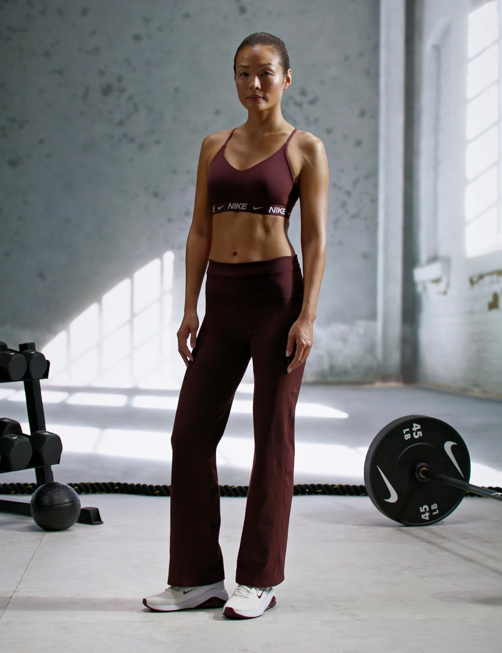 Nike Women's Bella 7 Sneaker