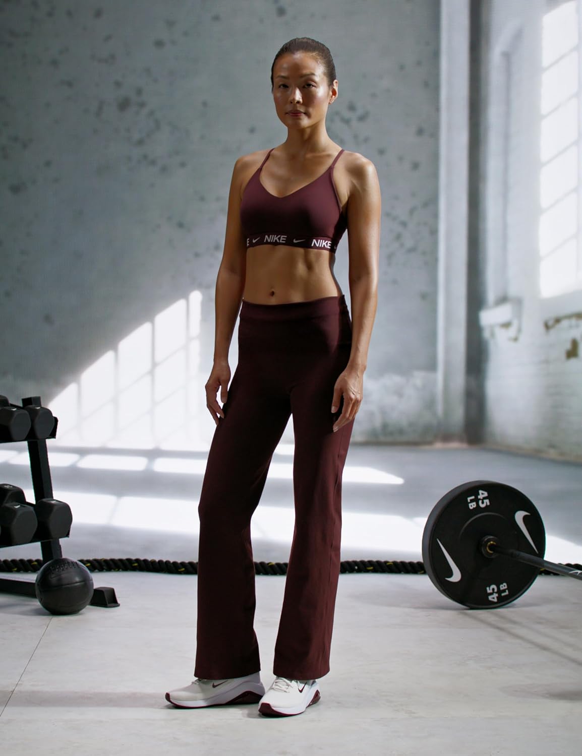 Nike Women's Bella 7 Sneaker